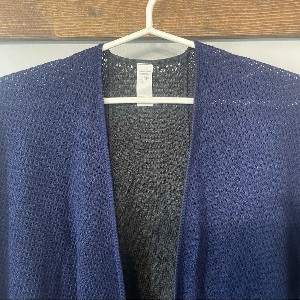 Lululemon knit shawl in navy blue and dark grey O/S - Picture 4 of 4